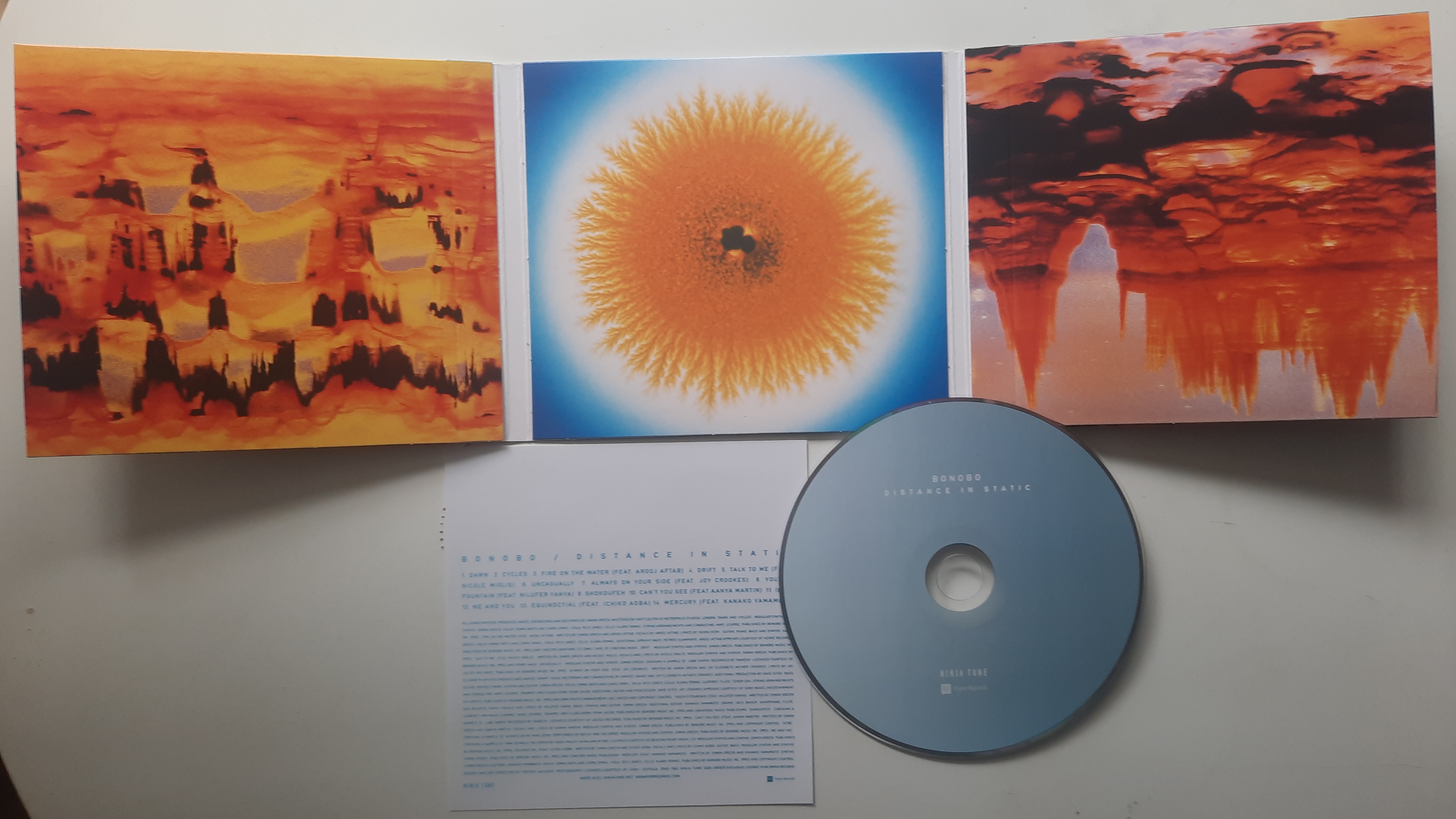 „Distance In Static” – Bonobo