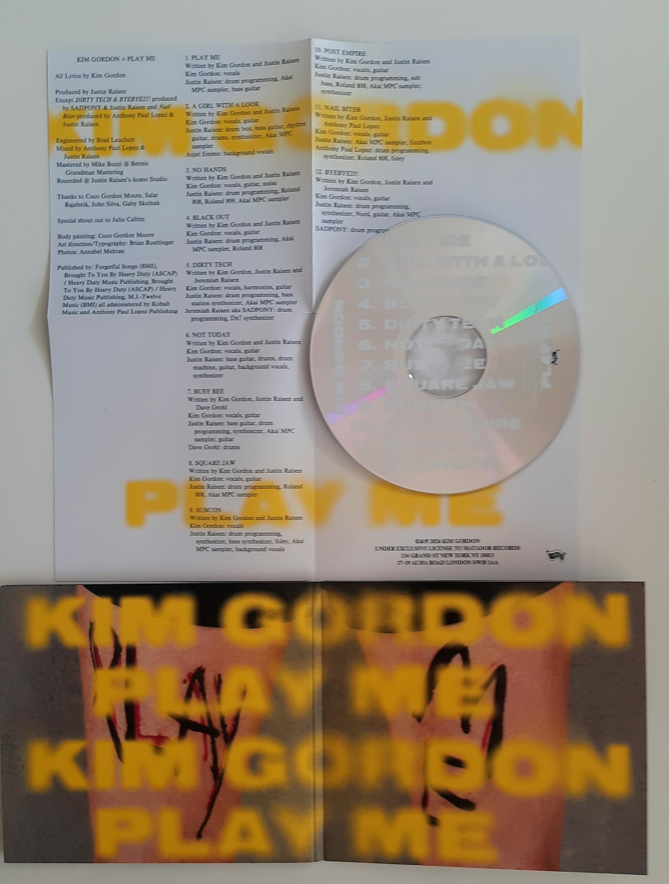 „Play Me” – Kim Gordon