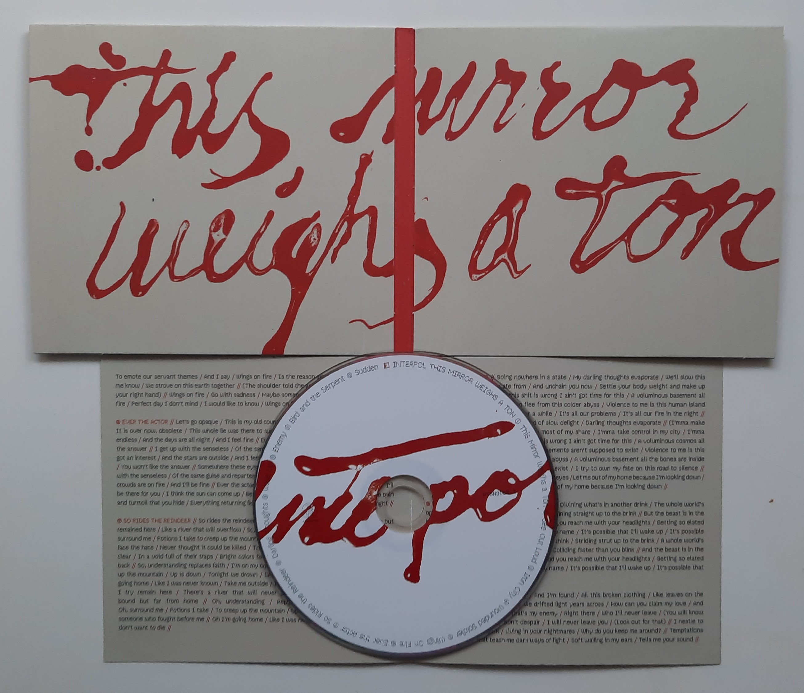 „This Mirror Weighs a Ton” – Interpol