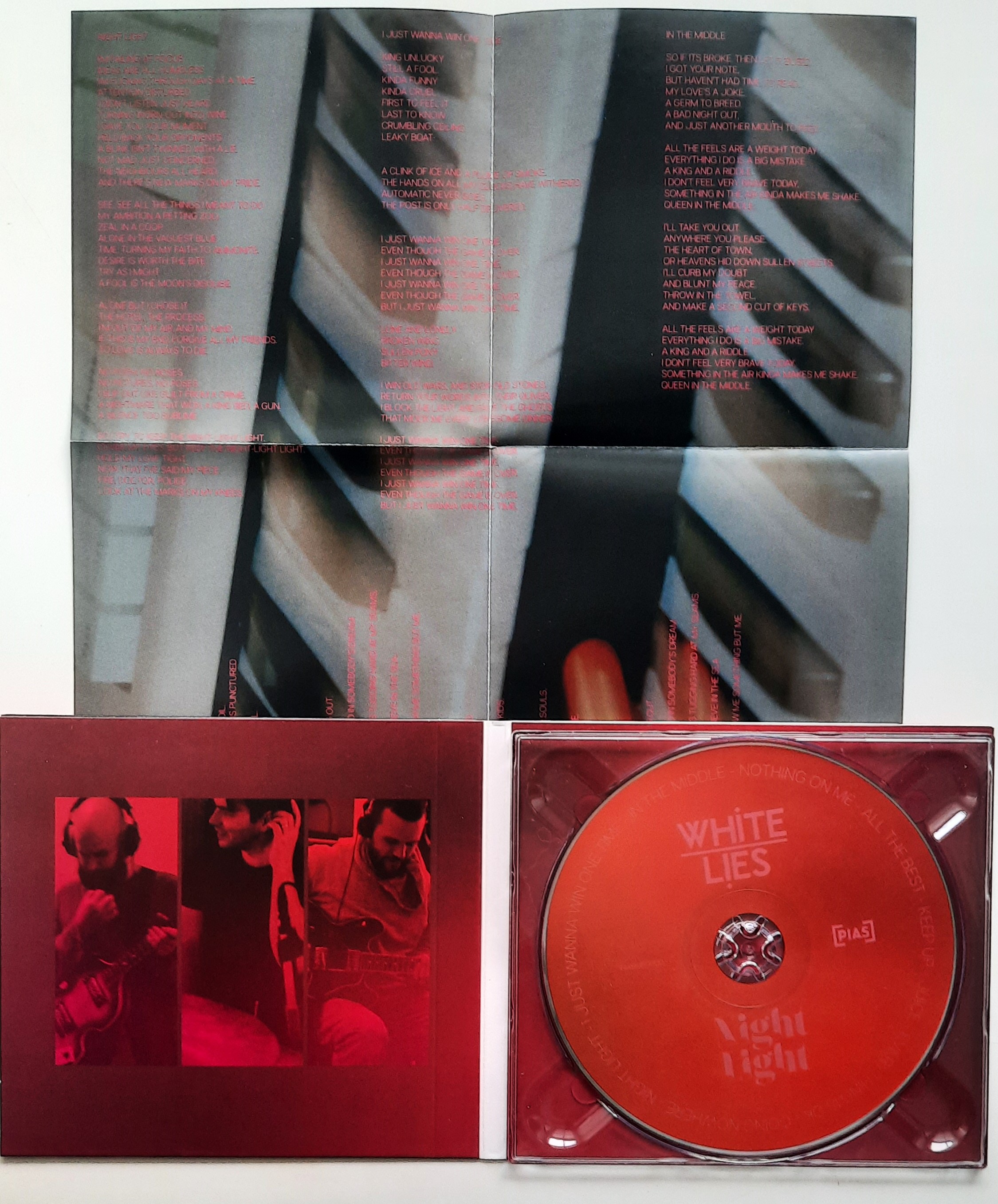 „Night Light” – White Lies