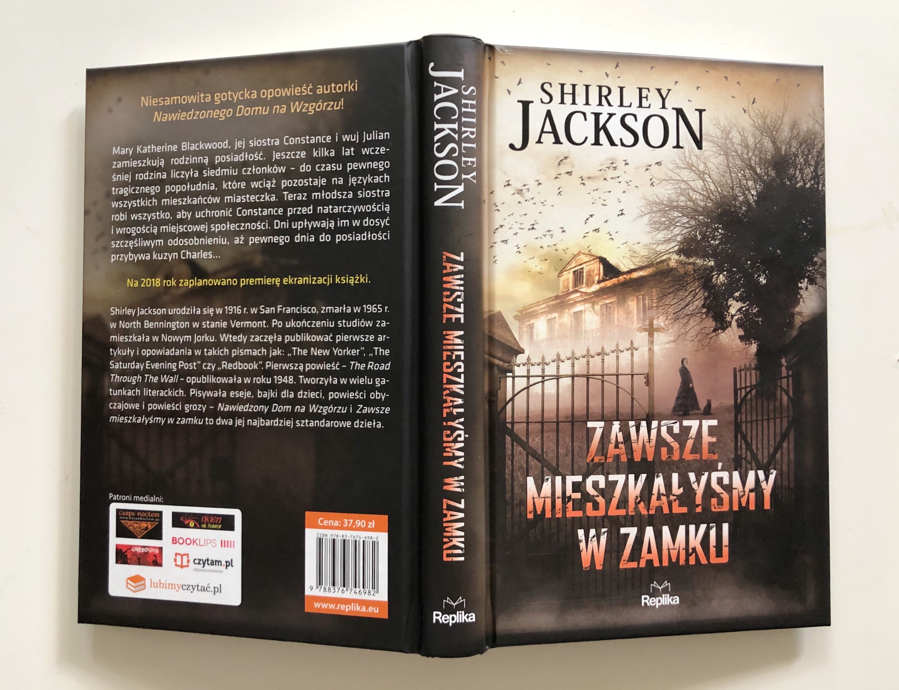 Zawsze mieszkałyśmy w zamku
