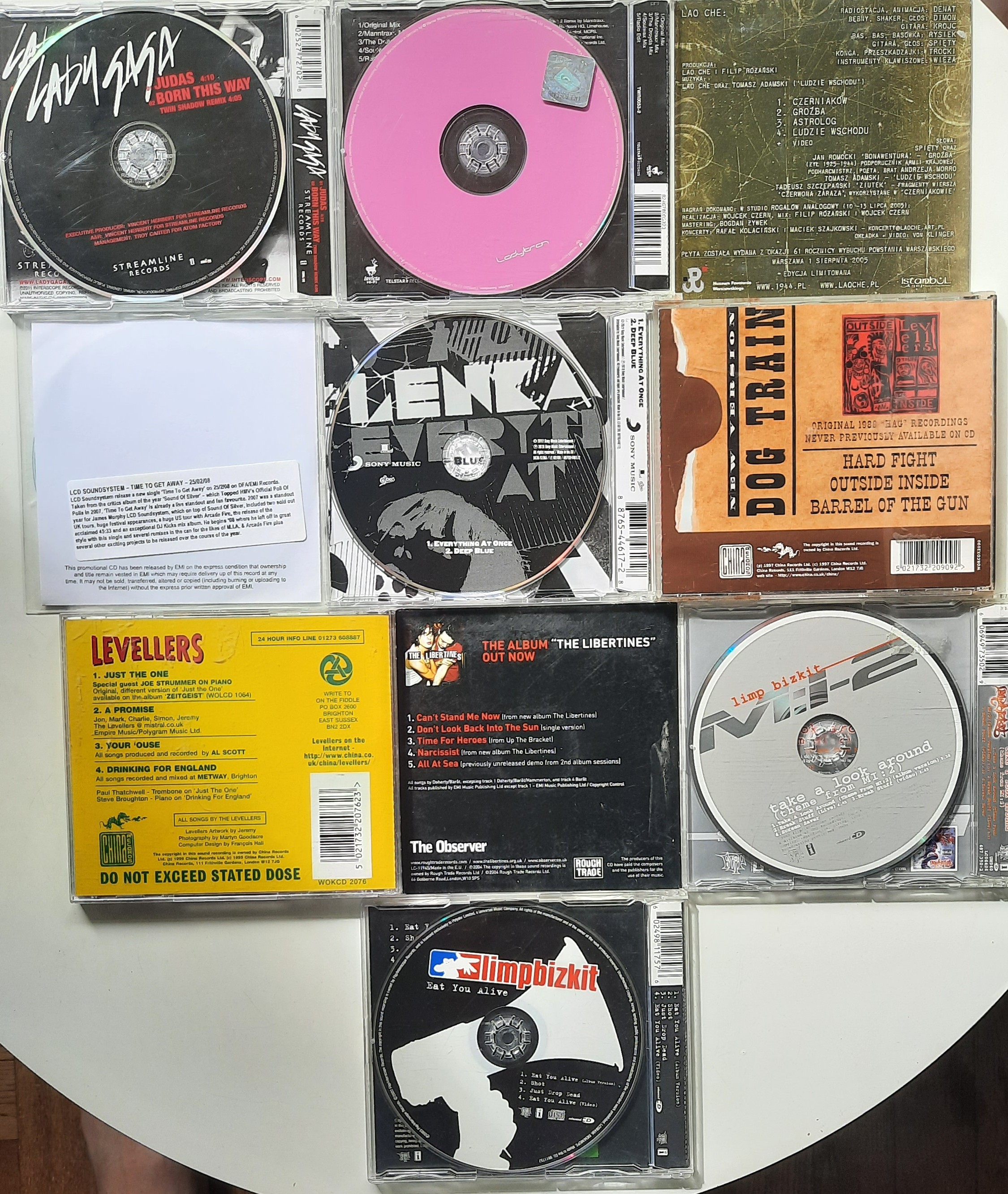 Single CD na literę L